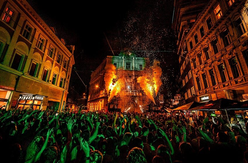 Plesna magija Titove ulice u Sarajevu. Istorijski ples 20000 ljudi je online!