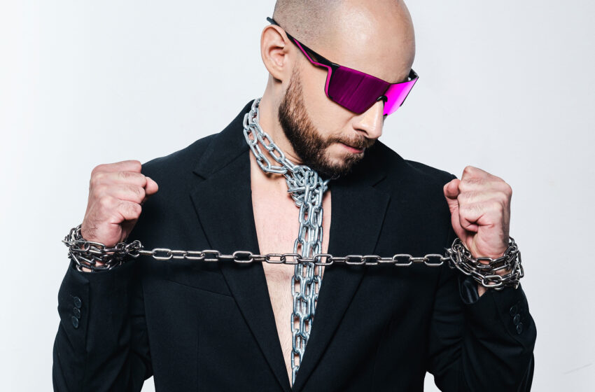  Domaći DJ i producent Vel C. iz Beograda ima svoj debitantski EP pod nazivom „Satire“.