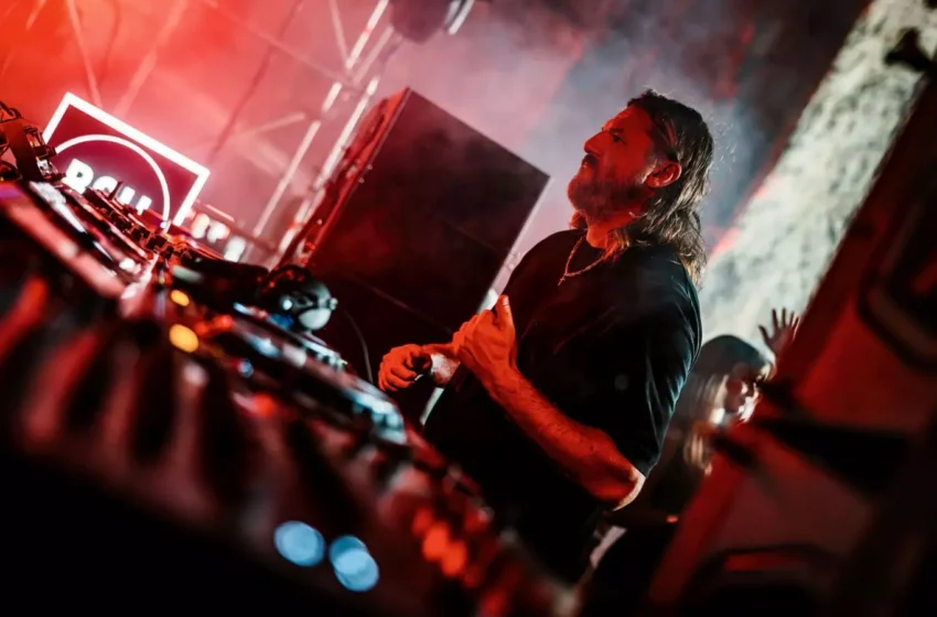  Solomun objavio tradicionalni Božićni mix:„Neka sveća gori zauvek, a muzika ne prestaje“!