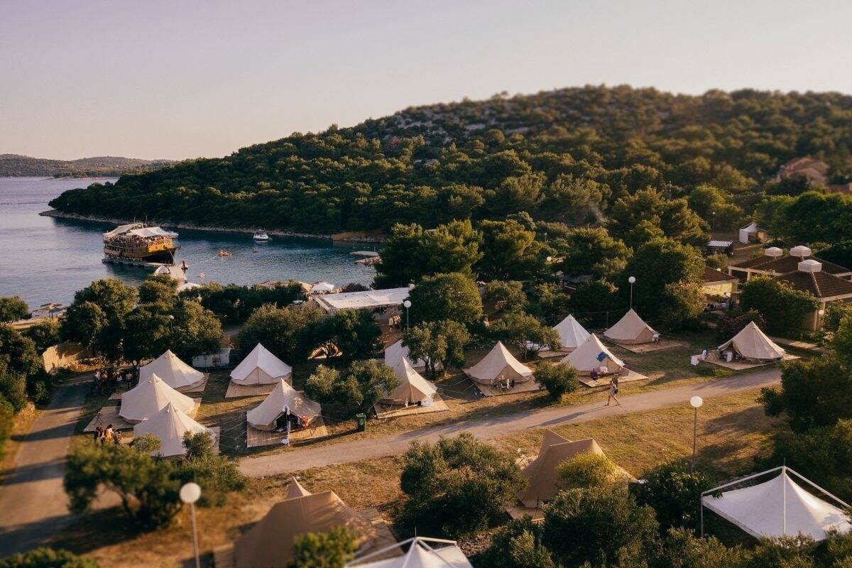 Garden resort Tisno