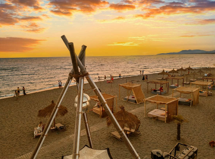  Nomade Beach je mesto gde se brišu granice između umetnosti, prirode i muzike! Sezona 2025. na Nomade Beach-u će biti za pamćenje!